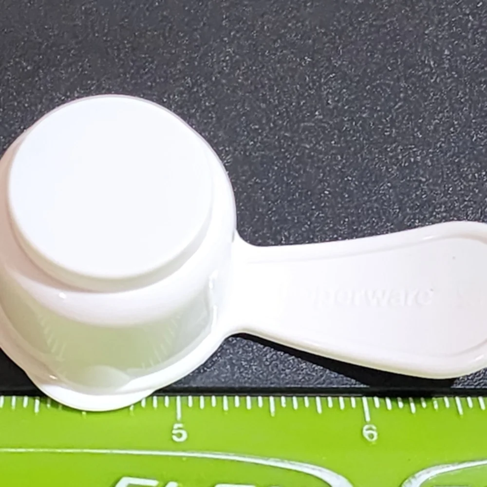 White‎ Tupperware Measuring Spoon Refrigerator Magnet 1 tbsp